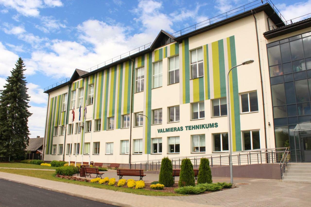 Valmieras Tehnikuma Dienesta Viesnica Exteriér fotografie